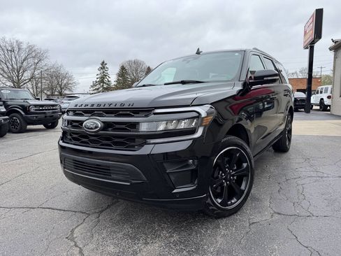 Used 2024 Ford Expedition Limited image 2