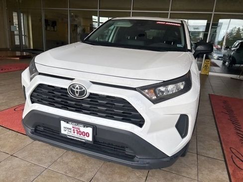 Used 2022 Toyota RAV4 LE image 2
