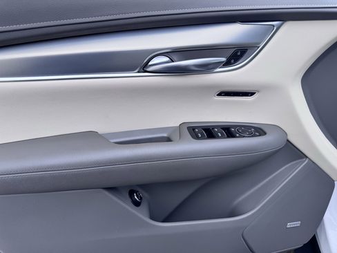 Used 2021 Cadillac XT5 Premium Luxury image 16