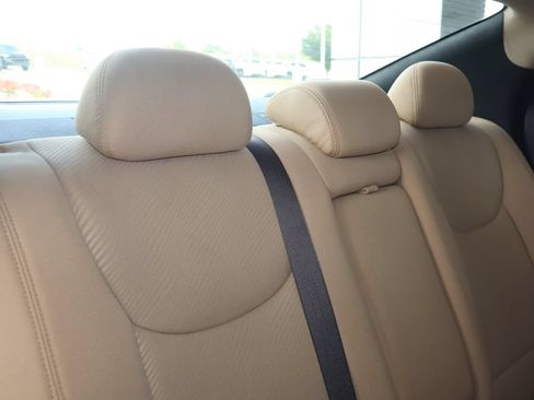 Used 2013 Hyundai Elantra GLS w/ Preferred Pkg FWD image 33