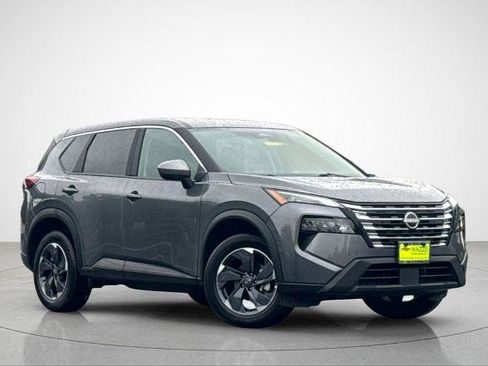 Used 2025 Nissan Rogue SV FWD image 2