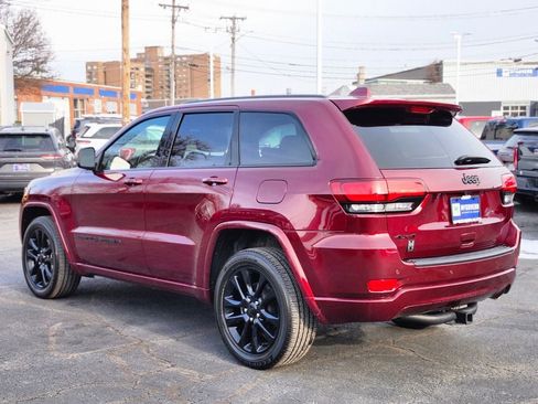 Used 2022 Jeep Grand Cherokee Laredo X image 3