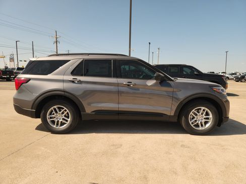 New 2026 Ford Explorer Active RWD image 7