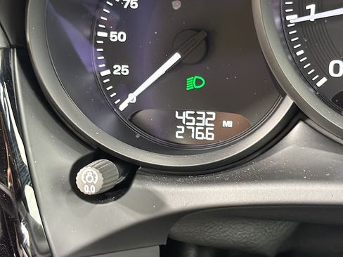 Certified 2026 Porsche Macan AWD/4WD image 40