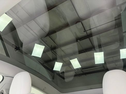 Used 2021 Tesla Model Y Performance image 23