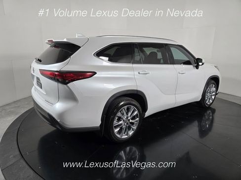 Used 2023 Toyota Highlander Limited AWD/4WD image 6