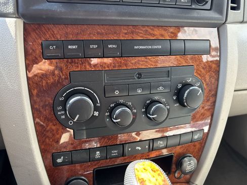 Used 2006 Jeep Grand Cherokee Overland AWD/4WD image 16