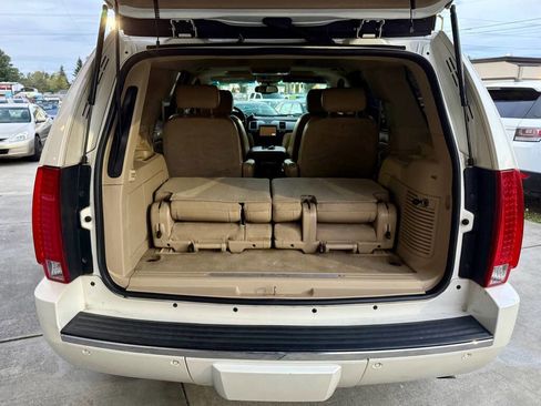 Used 2010 Cadillac Escalade Premium image 15