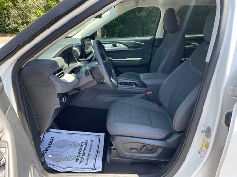 Used 2025 Ford Explorer Active RWD image 13