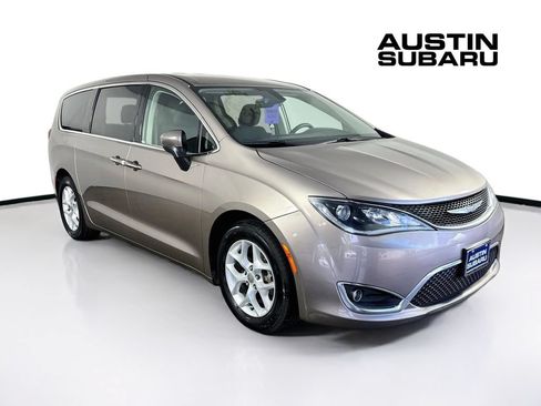 Used 2017 Chrysler Pacifica Touring Plus w/ Tire & Wheel Group FWD image 1