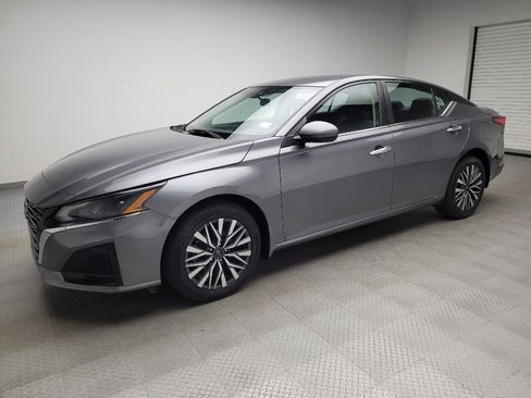 Used 2023 Nissan Altima 2.5 SV AWD/4WD image 2