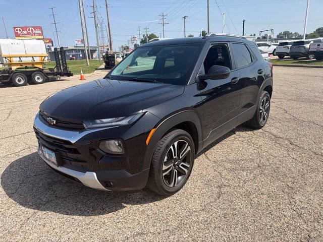 Used 2023 Chevrolet TrailBlazer LT w/ Convenience Package AWD/4WD image 3