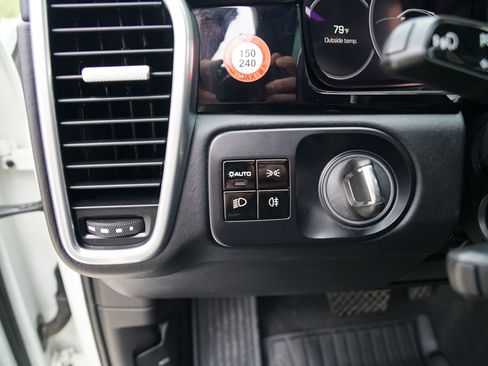 Used 2020 Porsche Cayenne image 26