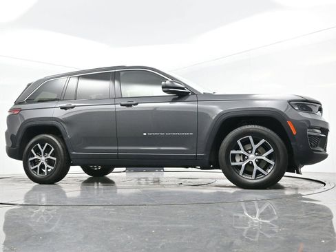 Used 2023 Jeep Grand Cherokee Limited w/ Luxury Tech Group II image 48