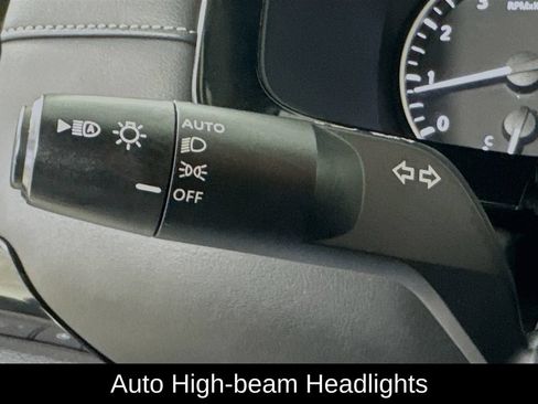 Used 2024 Nissan Pathfinder SV FWD image 13