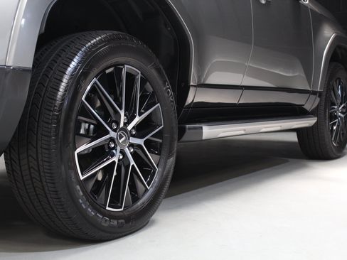 Used 2025 Lexus GX 550 w/ Cold Area Package AWD/4WD image 18