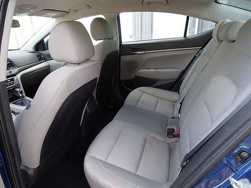 Used 2017 Hyundai Elantra SE image 18