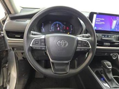 Used 2025 Toyota Grand Highlander FWD image 18