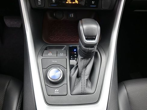 Certified 2025 Toyota RAV4 Limited image 26