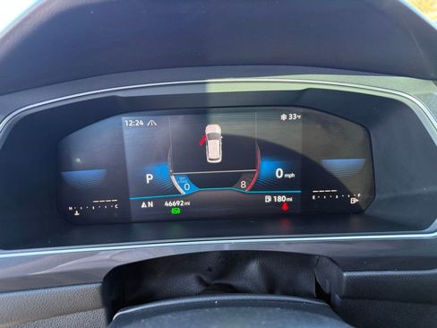 Used 2022 Volkswagen Tiguan SE R-Line image 18