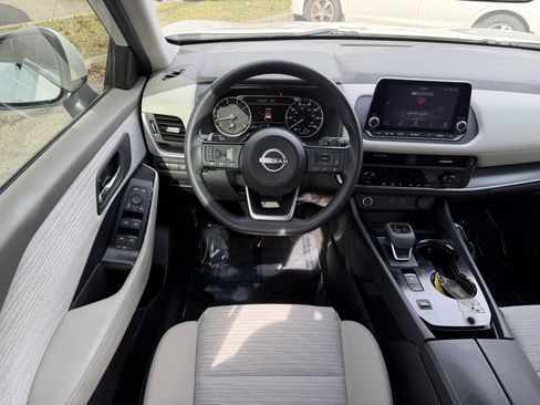 Used 2023 Nissan Rogue SV image 16