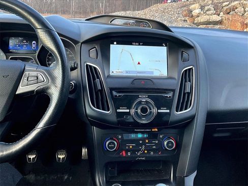 Used 2017 Ford Focus RS image 29