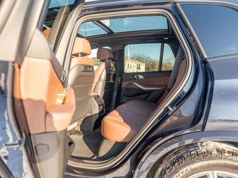 Used 2022 BMW X5 xDrive40i w/ M Sport Package image 34