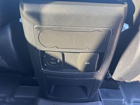 Used 2022 Ford Explorer XLT w/ Equipment Group 202A image 13