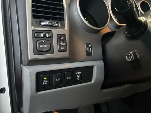 Used 2016 Toyota Sequoia Platinum image 22