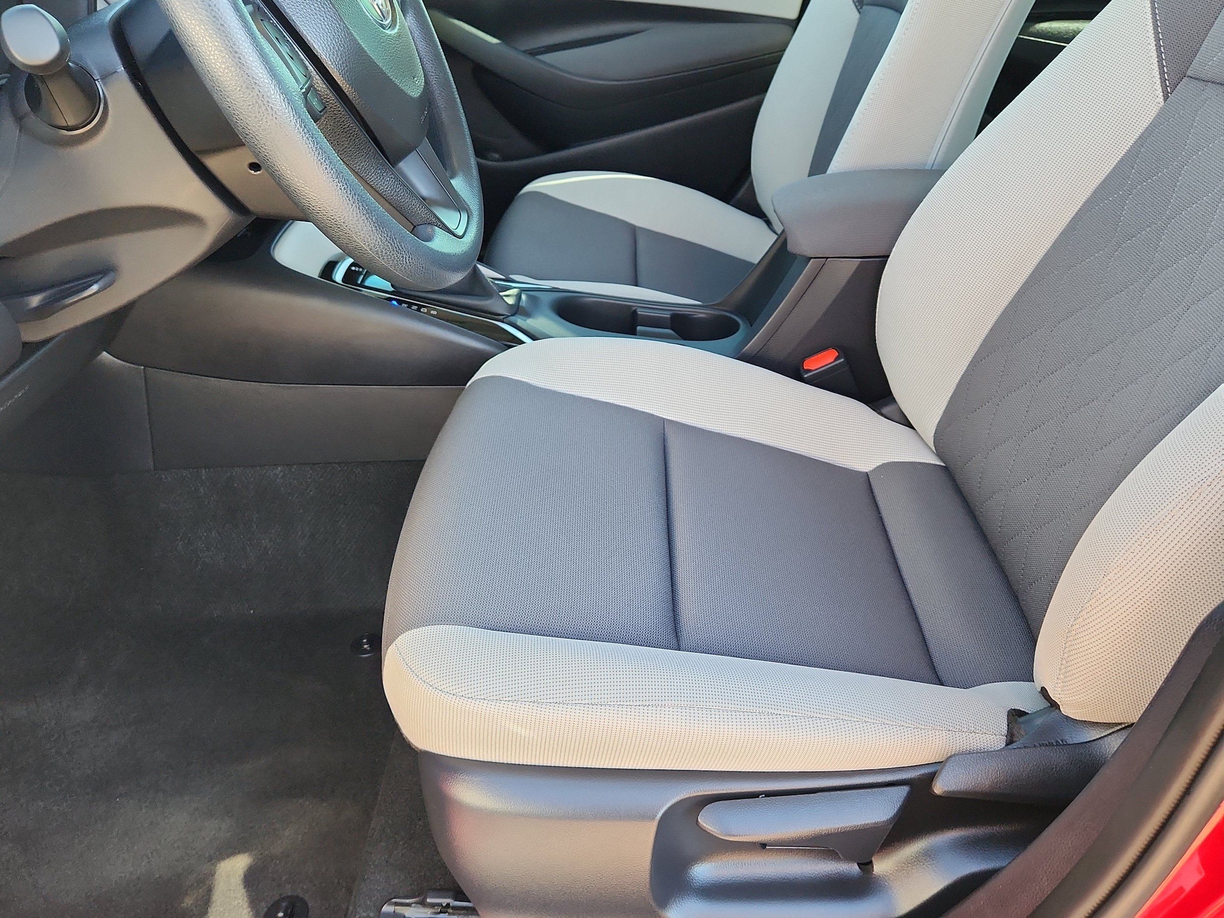 Used 2025 Toyota Corolla LE w/ LE Premium Package FWD image 10