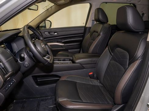 Certified 2024 Nissan Pathfinder Platinum w/ Cargo Package image 13