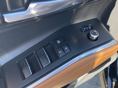 Certified 2025 Toyota Highlander Platinum image 22