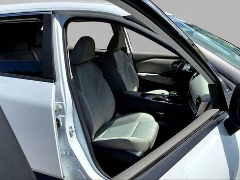 Used 2025 Nissan Rogue SV FWD image 27