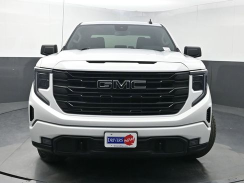 Used 2022 GMC Sierra 1500 Elevation w/ LPO, Elevation Black Package image 39