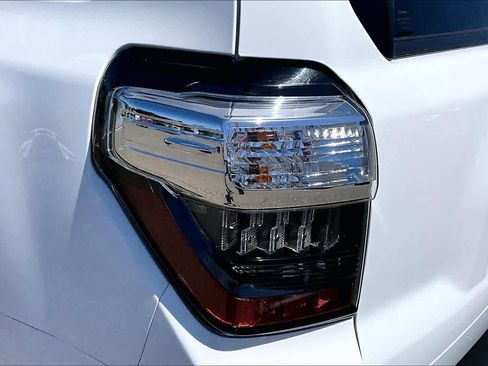 Used 2024 Toyota 4Runner SR5 Premium w/ Moonroof Package AWD/4WD image 28