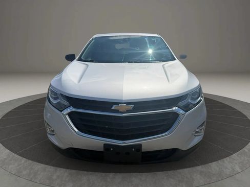 Used 2021 Chevrolet Equinox LS w/ LS Convenience Package AWD/4WD image 2