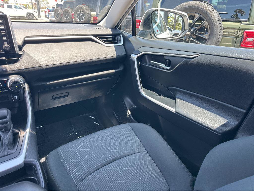 Used 2021 Toyota RAV4 XLE w/ Convenience Package FWD image 18