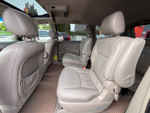 Used 2007 Toyota Sienna XLE image 19