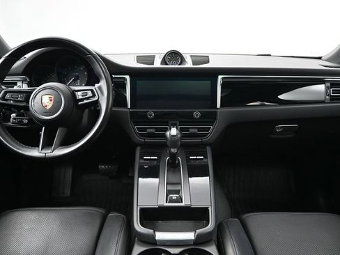 Certified 2023 Porsche Macan image 9