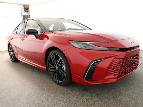 Used 2025 Toyota Camry XSE image 3