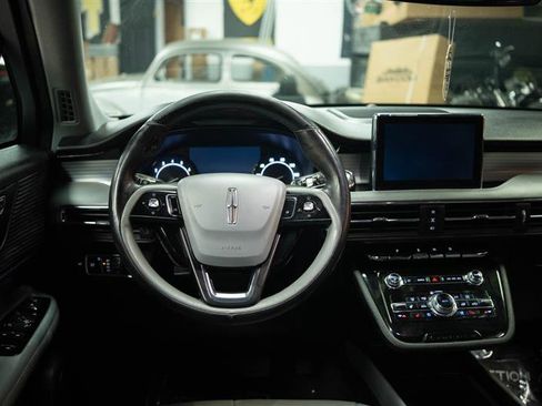 Used 2022 Lincoln Corsair FWD w/ Premium Package image 18