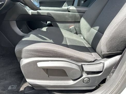 Used 2025 Hyundai Santa Fe SE FWD image 16