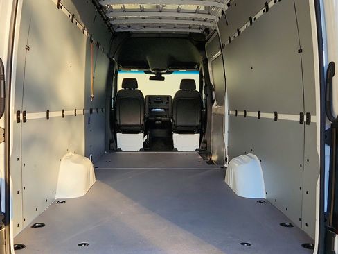Used 2024 Mercedes-Benz Sprinter 2500 image 19