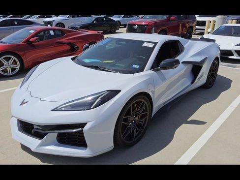 Used 2024 Chevrolet Corvette Z06 RWD image 3