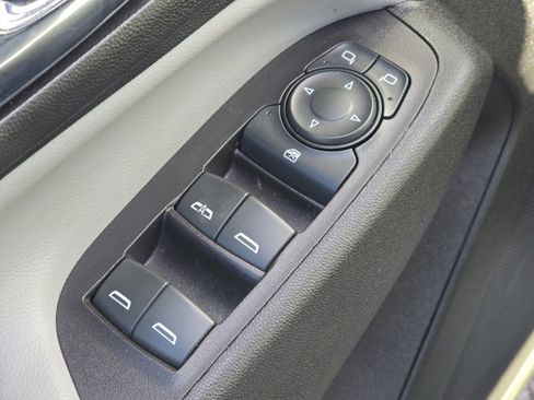 Used 2022 Chevrolet Equinox LS w/ LPO, Floor Liner Package image 22