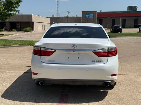 Used 2014 Lexus ES 350 w/ Luxury Package FWD image 4