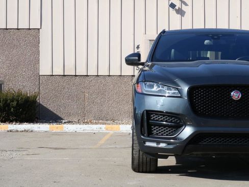 Used 2018 Jaguar F-PACE R-Sport image 3
