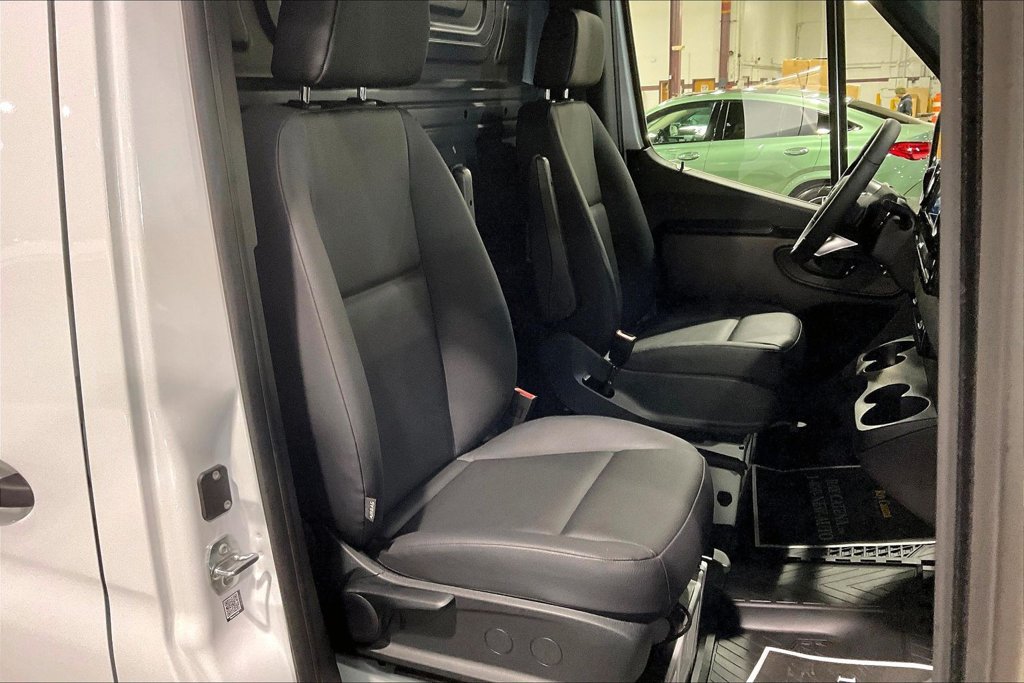 Used 2026 Mercedes-Benz Sprinter 2500 image 6