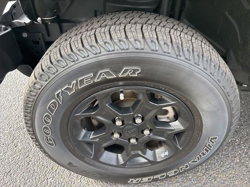 Used 2023 Jeep Gladiator Willys image 27