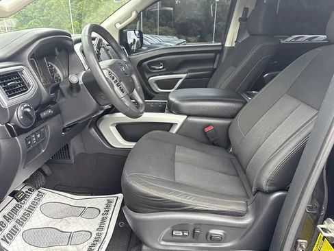 Used 2017 Nissan Titan SV AWD/4WD image 8